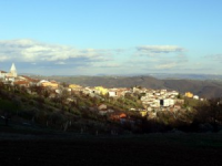 San Pietro in Valle, vieta al prete di celebrare il funerale del padre